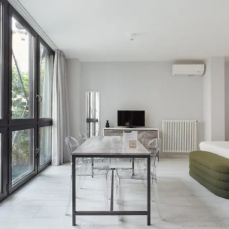 Opera Apartment *