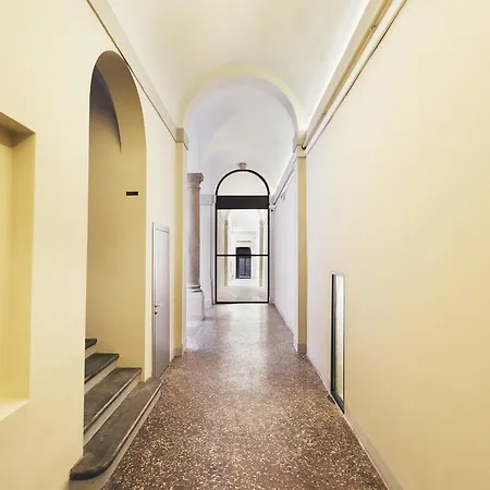 Opera Apartment *